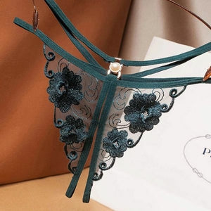 Calcinha de renda com detalhe em pérola