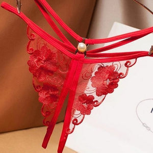 Calcinha de renda com detalhe em pérola